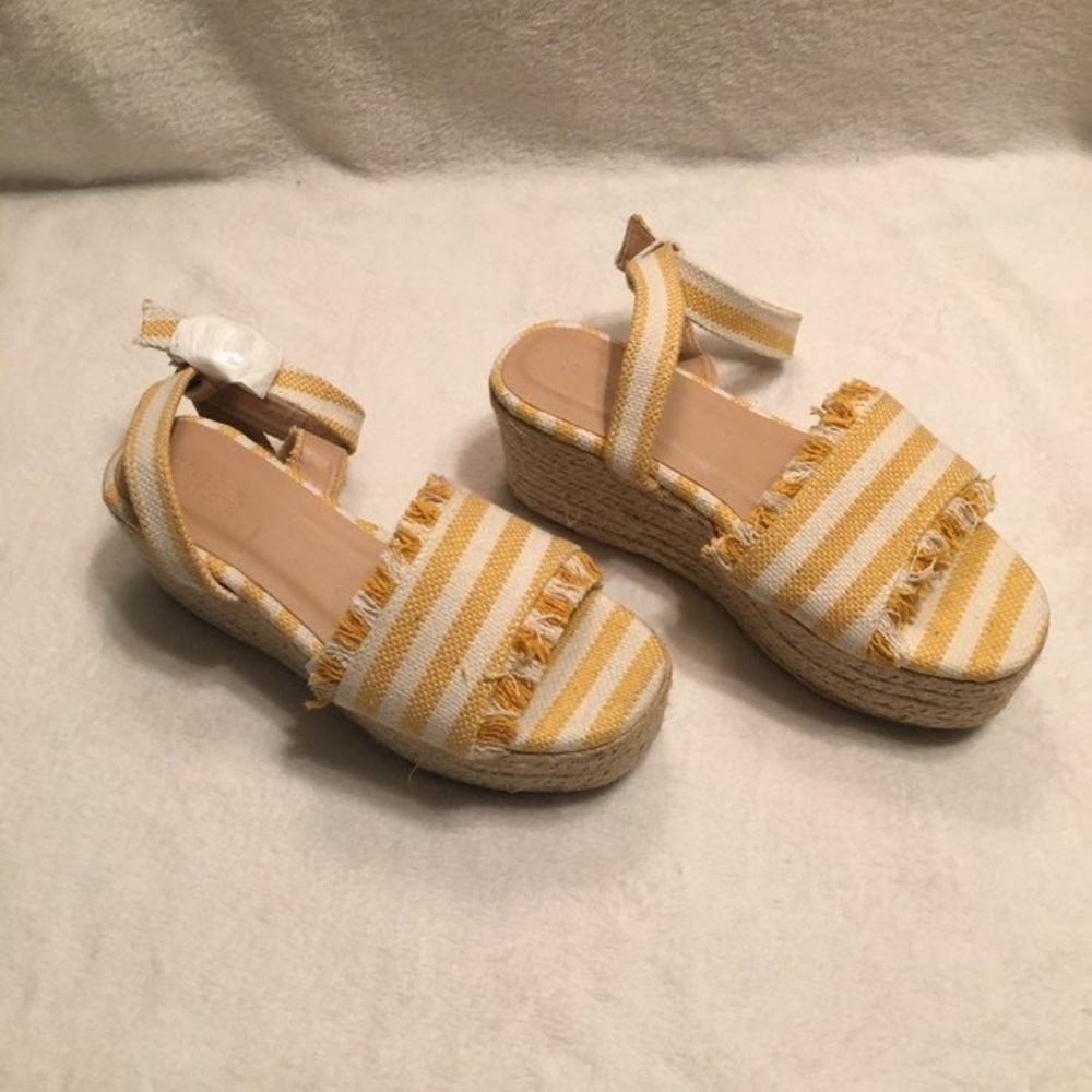 Charlotte Russe Espadrille Wedge Sandal Womens size 7 Yellow Striped Frayed boho